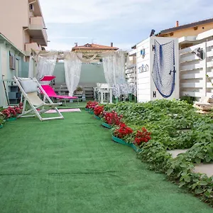La Coccinella Marina Di Pisa